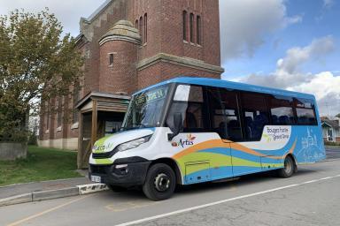un minibus TAD - Agrandir l'image, fenêtre modale