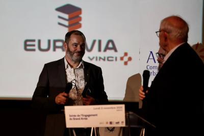 Agrandir l'image 4 sur 16, fenêtre modale