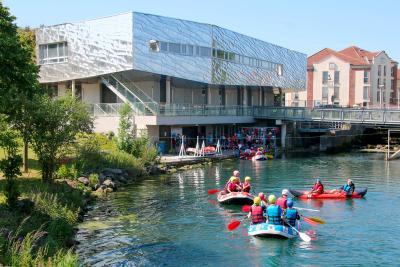 des personne sur des kayaks pagayant - Agrandir l'image 1 sur 4, fenêtre modale